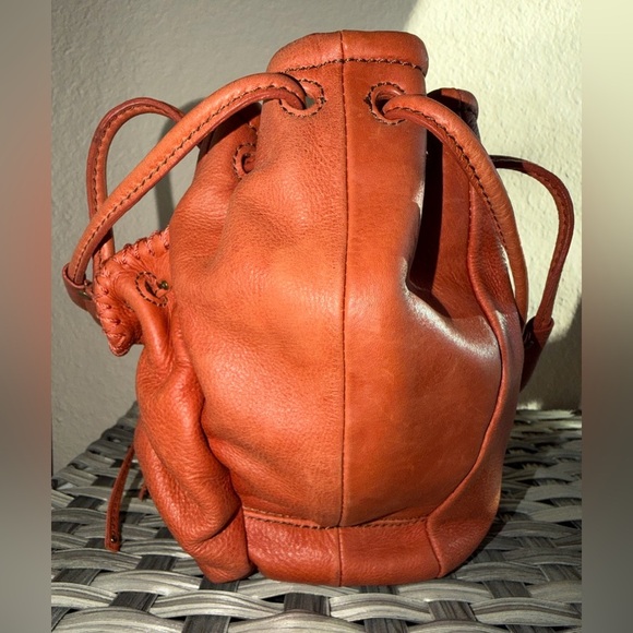 Nine West Vintage America Rust Leather Drawstring Shoulder Bag Floral Lining - Picture 6 of 16